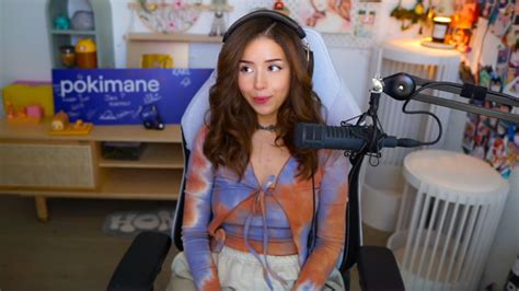 Pokimane panics after accidental wardrobe malfunction on